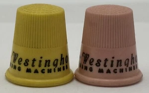 Máquinas de coser Westinghouse vintage de plástico rosa amarillo publicidad dedales - Imagen 1 de 7