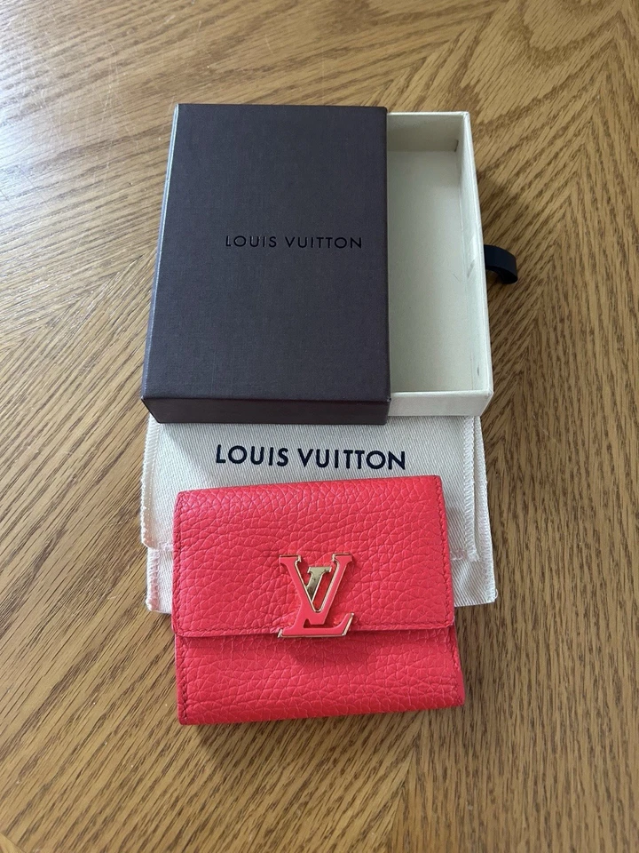 Cartera Louis Vuitton Portefeuille Capucines Compacta Triple Cuero LV Caja NUEVA Foto 1 de 4