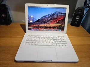 13" Apple MacBook Mid 2010 A1342 Core 2 Duo 2.4GHz 4GB 500GB NVIDIA 320M - Picture 1 of 10