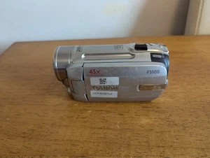 (Working But No Battery) CANON LEGRIA FS100 CAMCORDER SD / SDHC CARD DIGITAL  - Picture 1 of 9