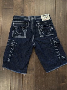 True Religion Cargo Jean Shorts Men 32X13 Blue Denim Pocket Flap Baggy Y2K Jorts - Picture 1 of 11
