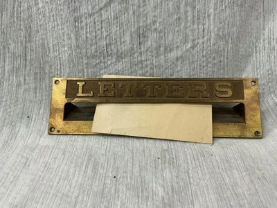 Antiguo buzón de correo de letras de latón macizo vintage ranura para puerta o decoración del hogar 10,5" x 3" Foto 1 de 3