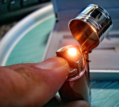 Nuevo - Encendedor a prueba de viento TIGER antorcha llama butano - rojo con brújula y temperatura Foto 1 de 4