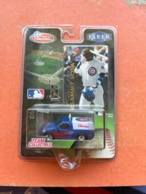 Coche fundido a presión White Rose Collectibles Chicago Cubs 1999 con tarjeta Sammy Sosa como nuevo Foto 1 de 2