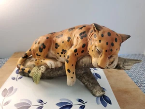 Sleeping Leopard in a Tree figurine realistic handpainted ceramic statue - Picture 1 of 5
