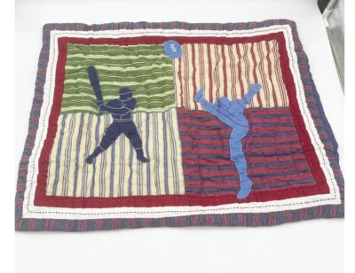 Almohada de béisbol y fútbol americano Pottery Barn para niños azul rojo acolchada estándar X 2 Foto 1 de 4