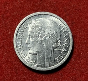 France Franc 1957 UNC Aluminum Coin KM#855a.1 T6042 - Picture 1 of 2