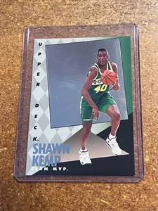 1992-93 Upper Deck Baloncesto NBA Jugador Más Valioso Holograma # 25 Shawn Kemp Equipo Jugador Más Valioso - Imagen 1 de 2