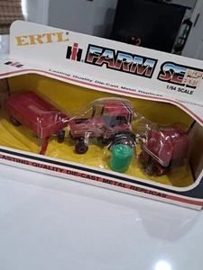 ERTL~ International Harvester Farm Set~ Tractor/Bailer/Flatbed~ New In Box! 1:64 - Picture 1 of 9