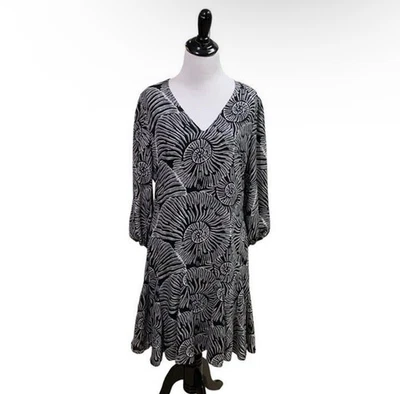 White House Black Market Women's Size 8 Godet Dress Fossil Print V-Neckline - Image 1 of 4