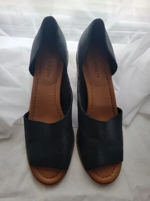 Peep Toe Side Cut Style Sole Society Leather heels Size: 10  - Image 1 of 4