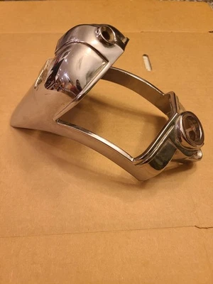 Cadillac 1938 serie 60 y 65 L.H. RETENEDOR DE LUZ TRASERA ORIGINAL CROMADO #922458. Foto 1 de 4