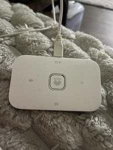 Huawei Mobile wifi modem 4G E5573B 3 trois bon état de fonctionnement - Photo 1/3