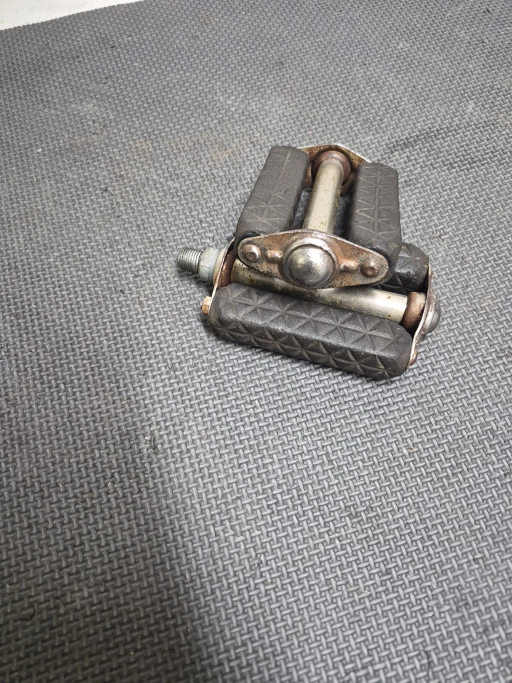 Vintage 1964 1965 1966 Schwinn Stingray Banana Seat Bicycle 4" Block 1/2" Pedals - Image 1 of 4