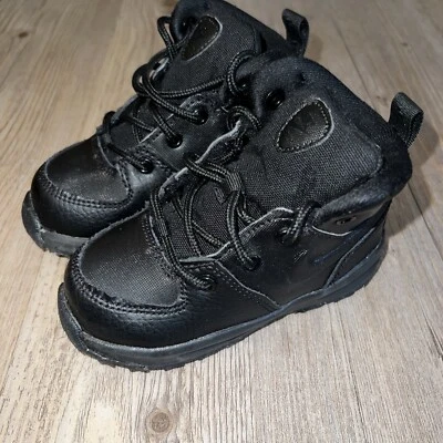Nike Manoa BQ5374-001 Botas de Cuero Negras Zapatos de Parte Superior Alta Niños Pequeños Talla 7C Usadas en Excelente Condición Foto 1 de 4