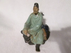 FIGURA DE COLECCIÓN SHIWAN CHINA MUDMEN ERUDITO CON PARAGUAS PEGATINA ORIGINAL - Imagen 1 de 6