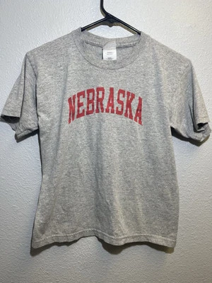 NEBRASKA GRAY SHORT SLEEVE TSHIRT SIZE YOUTH L  EXCELLENT CONDITION - Image 1 of 4