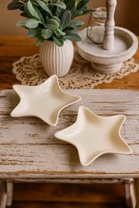 Pottery Barn China 2000s White Set Of 2 Porcelain Star Plates, 10” - Picture 1 of 10