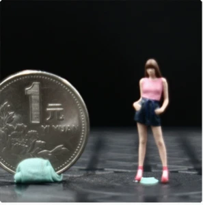 1/43 Pink Clothes Shorts Long Hair Girl Miniature Scene Prop Stereoscopic Model - Picture 1 of 3