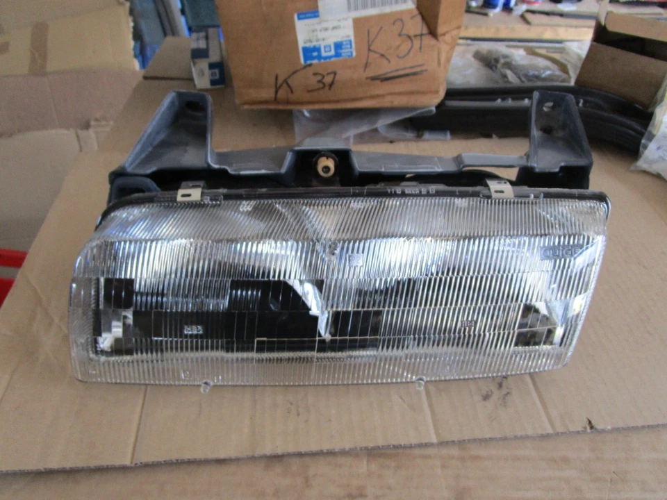 Chevrolet Beretta L37 Scheinwerfer Frontscheinwerfer links head lamp left NEU - Bild 1 von 4