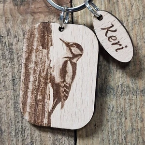 Personalisierter Specht Holz Schlüsselanhänger - Geschenk für Naturliebhaber, einzigartige Geschenke - Bild 1 von 8