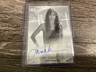 WALKING DEAD HUNTERS & HUNTED SARAH WAYNE CALLIES AUTOGRAPH CARD - Image 1 of 2