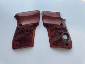 New Wood art checker grips for Beretta 3032 Tomcat .32 ,thai handmade - Picture 1 of 5