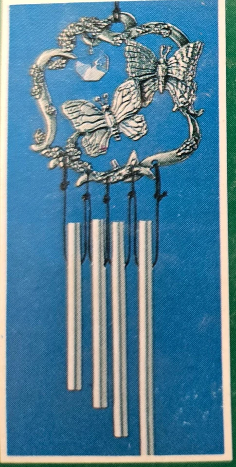 Carillón de viento mariposa de jardín plateado con cristal Foto 1 de 1