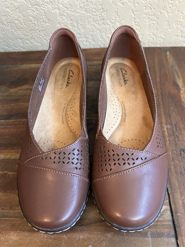 Scarpe comode da donna Clarks Cora Iris slip on in pelle marrone scuro taglia 8M