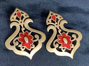 Vintage Ornate Openwork Stud Earrings Brushed Gold Tone & Red Enamel 1 3/4" - Picture 1 of 7