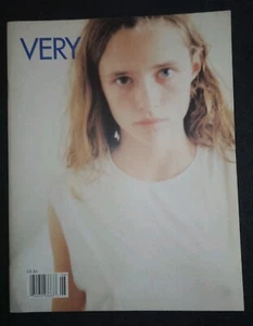 VERY MAGAZINE ISSUE N. 6 VERY UP & CO RIVISTA MODA ART FASHION Testo In Inglese - Foto 1 di 4