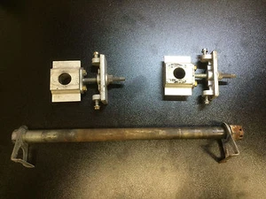 1995-1997 Kawasaki ZX600F ZX6R Rear Axle with Adjuster Blocks and Hardware - Foto 1 di 2