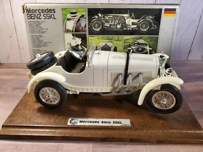 Bburago 1931 Mercedes-Benz SSKL 1:18 Scale Diecast Diamonds Car Wood Base 3002 - Image 1 of 4