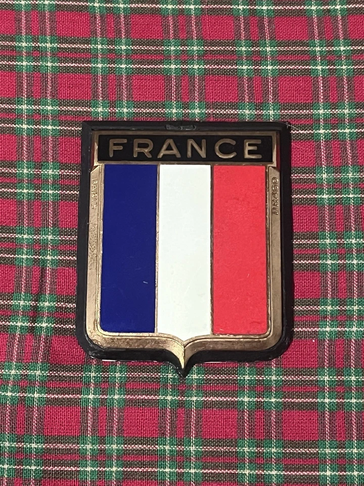 Insignia coche drago años 50 original Francia 220 compuesto duro Foto 1 de 4