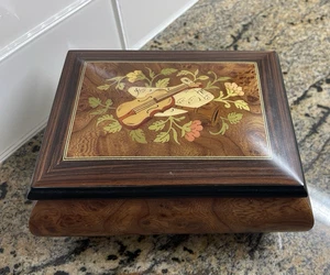 Italian Music Box - The San Francisco Box Co, Hand Crafted by Paturzo Giovanni - Picture 1 of 3