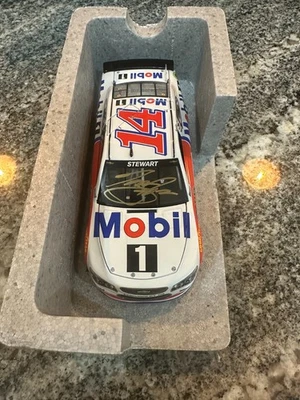 Tony Stewart #14 Mobile 1 autografiado 1/24 Foto 1 de 4