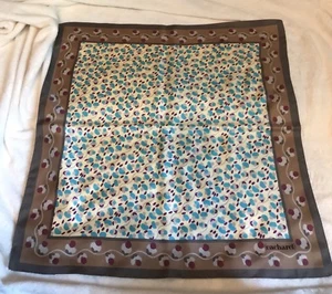 NEU CACHAREL braun blau Blumenknospen Druck Seidenschal - 21"" quadratisch - Bild 1 von 7