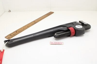 Husky 744 689 14 in. Double Drive Heavy Duty Cast Iron Pipe Wrench - Image 1 of 4