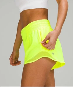 Lululemon Hotty heiße hoch geschnittene gefütterte Shorts 2,5" elektrisch zitronenfarben Größe 8 gelb - Bild 1 von 12