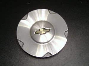 2002-2003 CHEVROLET TRAILBLAZER center cap P/N 9593378 - Picture 1 of 1