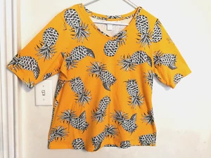 Christopher & Banks Womens Shirt L Yellow Pineapple V-Neck Top Short Sleeve - Picture 1 of 6
