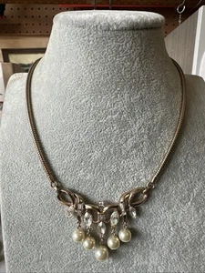 "Collar vintage de perlas sintéticas de cristal tono dorado Trifari 16""" - Imagen 1 de 6