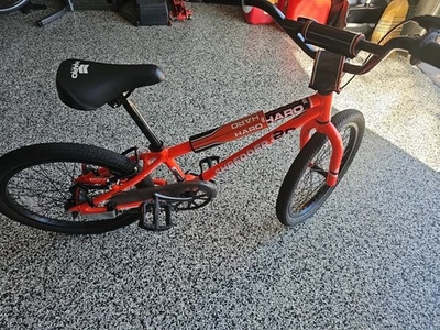 BICICLETAS HARO TRITURADORA DE ALEACIÓN 20 BICICLETA COMPLETA Naranja (solo recogida local) Foto 1 de 4