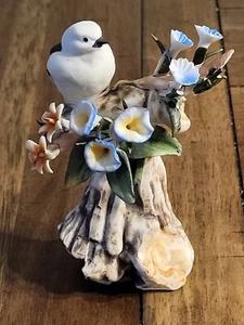 Capodimonte 4 1/2 " Porcelain Collectible Bird & Flowers On Log Vintage - Picture 1 of 5