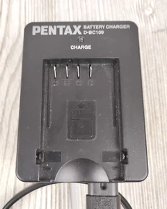 Pentax OEM K-BC109 Battery Charger D-BC109 - Foto 1 di 2