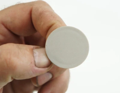 04-2008 Chrysler Crossfire cupé tapa maletero escotilla perno tornillo tapa embellecedor tapón Foto 1 de 4