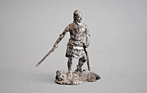 Statua cavaliere in peltro / cavaliere combattente / altezza 65 mm (J 35) - Foto 1 di 10