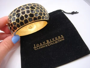 BRAZALETE BRAZALETE VINTAGE JOAN RIVERS ESMALTE NEGRO TONO DORADO BOLSO TERCIOPELO ESTATE - Imagen 1 de 14