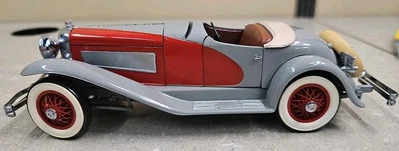 DANBURY MINT 1/24 SCALE - 1935 DUESENBERG SSJ - GREY / RED - Image 1 of 4