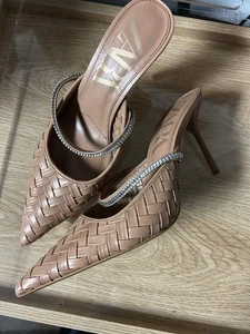 Zara Beige Tacchi a Punta Mules Diamante Strass Cinturino Scintillante Taglia 40 EU - Foto 1 di 4